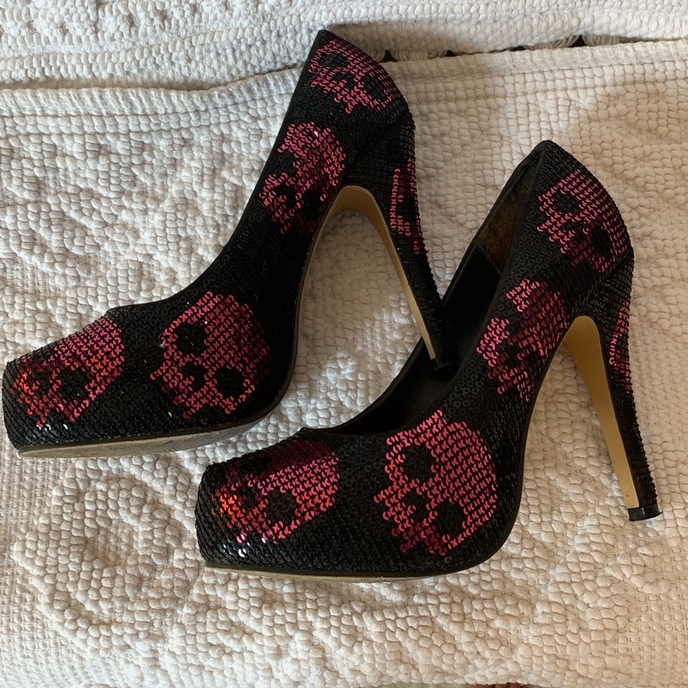 Skull and crossbones sequin heels